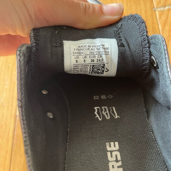 Converse shoes - Picture 3 of 4